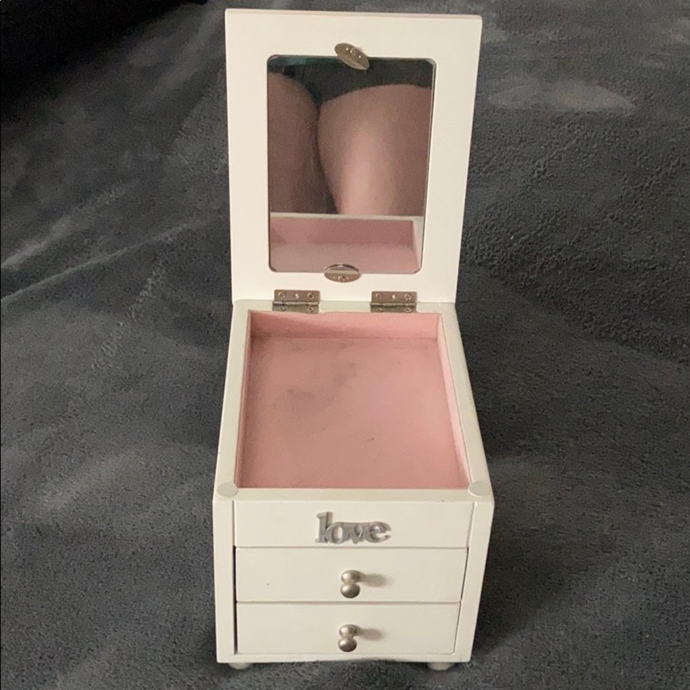 Jewelry box - Picture 2 of 3